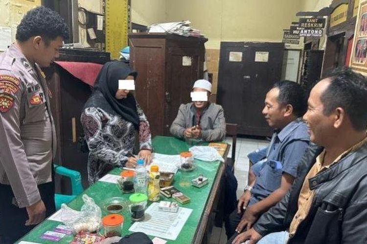 Seorang guru di Probolinggo digerebek suami sirinya aat selingkuh. Masalah ini berujung damai. 
