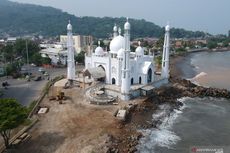 Belum Beroperasi, Masjid Ikon Wisata Halal di Padang Terancam Abrasi