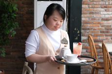 Kisah Viral Kafe di Surabaya dengan Pramusaji Berkebutuhan Khusus