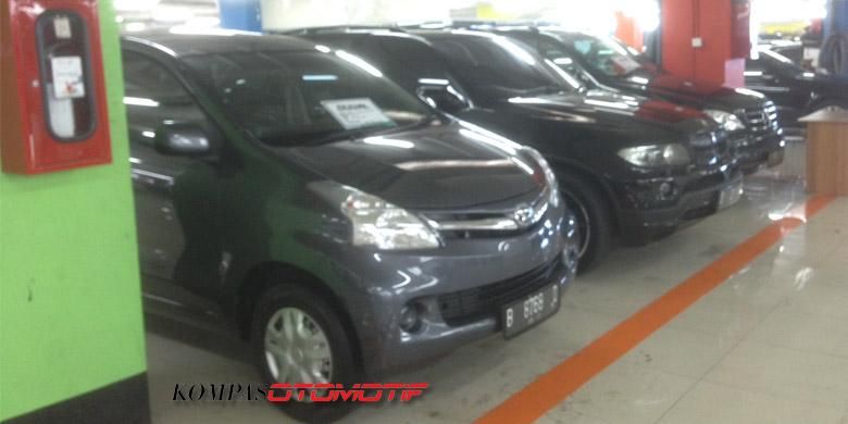 Toyota Avanza di pasar mobil bekas MGK Kemayoran.