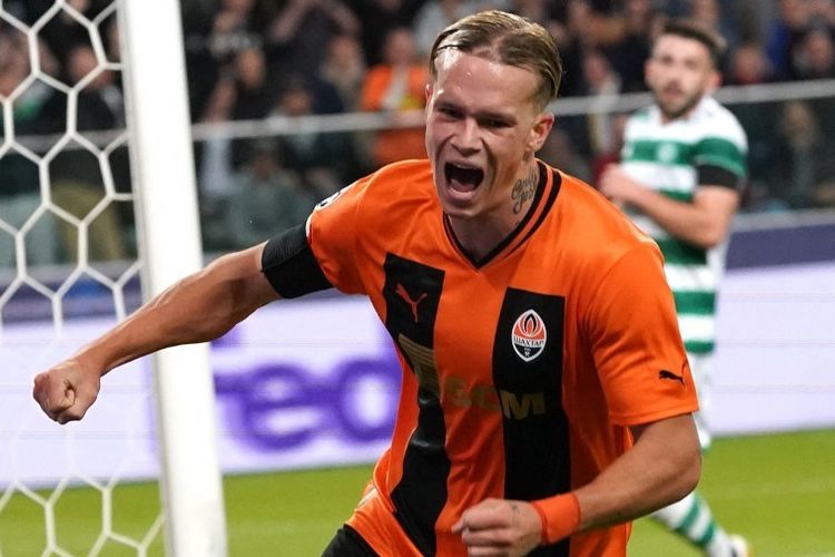 Penyerang Shakhtar Donetsk, Mykhailo Mudryk, merayakan gol pada laga fase grup Liga Champions melawan Celtic. Mykhailo Mudryk menuntaskan transfernya ke Chelsea pada Minggu (15/1/2023) malam WIB.