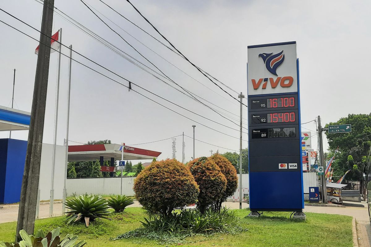 Stok bahan bakar minyak (BBM) jenis Revvo 89 di stasiun pengisian bahan bakar (SPBU) Vivo di Jalan Raya Mabes Hankam, Cipayung, Jakarta Timur, kosong sejak Minggu (4/9/2022). Foto diambil pada Senin (5/9/2022).