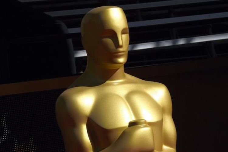 Patung Piala Oscar ditampilkan di karpet merah menjelang penyelenggaraan Academy Awards ke-88 di Hollywood, California, AS, pada 27 Februari 2016.