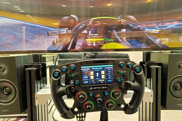 Simulator balapan Formula 1 di optik Seis