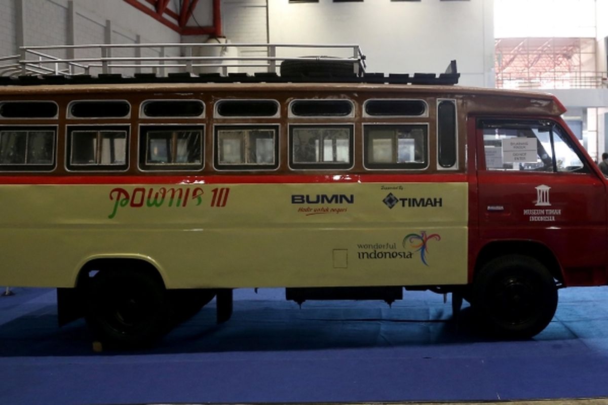 Oto Pownis, yang merupakan sarana transportasi penghubung daerah Pangkalpindang dan Sungailiat, dipamerkan pada pameran Indonesia Classic & Unique Bus di JIExpo, Kemayoran, Jakarta, Rabu (30/3/2017).  Seiring dengan masuknya mobil-mobil penumpang minibus seperti L300, kendaraan ini tersisih, sampai 2012 menyisakan tujuh unit dari 50-an, lalu berangsur hilang.