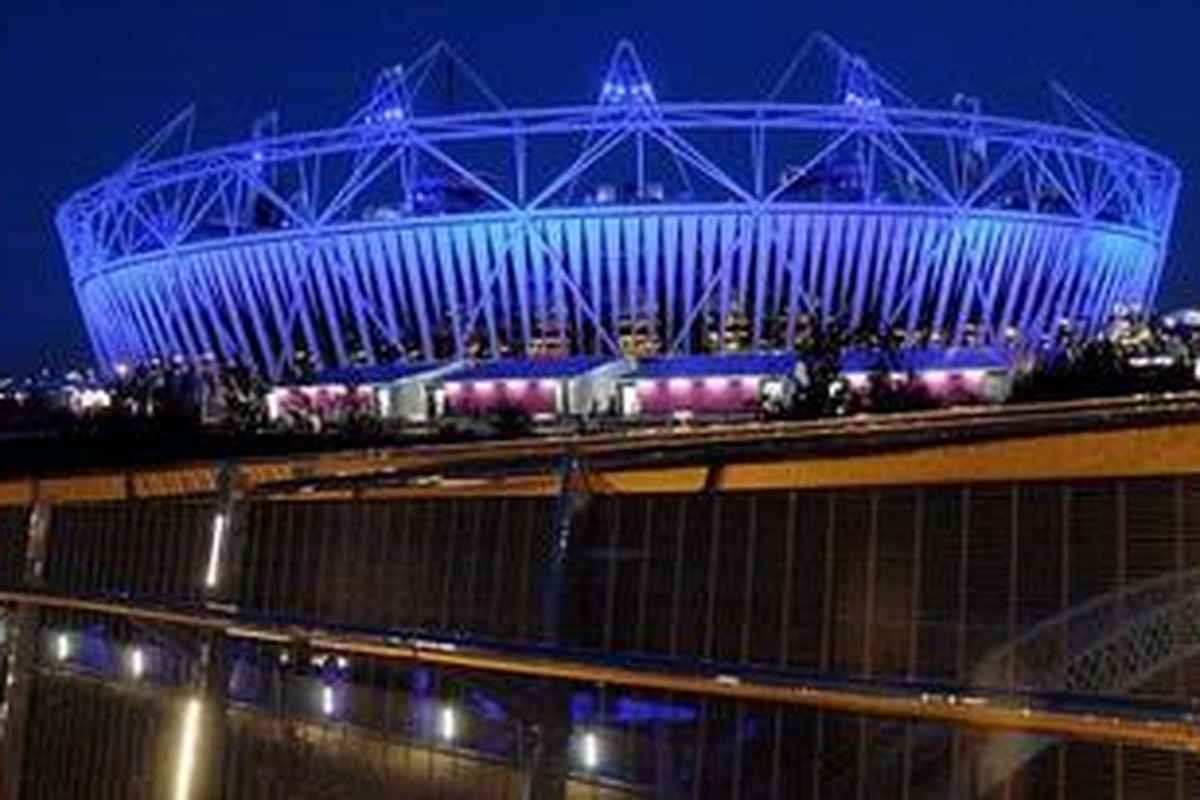 Olympic Stadium, yang terletak di Olympic Park, London, yang akan menjadi tempat pembukaan Olimpiade London 2012, Jumat (27/7/2012). 