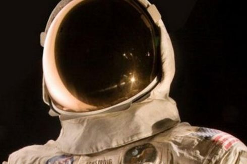 NASA Galang Dana untuk Selamatkan Baju Neil Armstrong