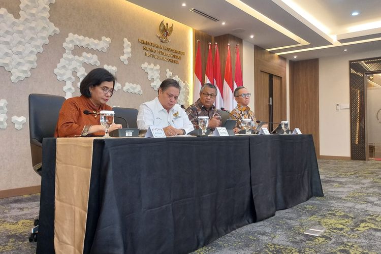 Konferensi pers soal aturan Devisa Hasil Ekspor (DHE) di Jakarta, Jumat (28/7/2023).