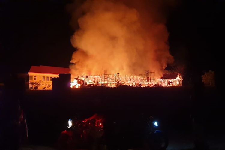 Bangunan Kantor pemerintahan di Kabupaten Yalimo, Papua, terbakar pada Selasa (24/9/2019) malam