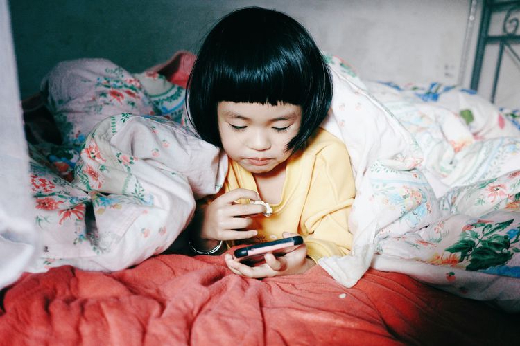 Tips Pantau Penggunaan Gawai Anak untuk Orangtua yang Sibuk