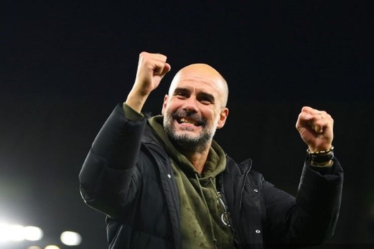 Manajer Manchester City, Pep Guardiola, saat merayakan kemenangan timnya daalam pertandingan melawan Fulham di Stadion Etihad pada 5 November 2022. Terkini, Pep Guardiola bakal mendamping Man City melawan Everton dalam lanjutan pekan ke-18 Liga Inggris. Laga Man City vs Everton dalam jadwal Liga Inggris 2022-23 diselenggarakan di Stadion Etihad pada Sabtu (31/12/2022). (Photo by Shaun Botterill/Getty Images) (Photo by Shaun Botterill / GETTY IMAGES EUROPE / Getty Images via AFP)