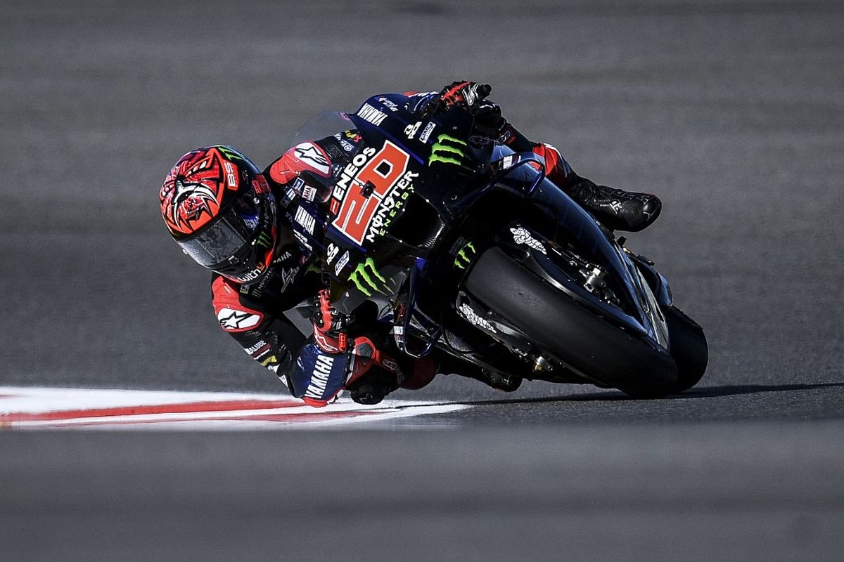 Pebalap Monster Energy Yamaha Fabio Quartararo saat menjalani latihan bebas MotoGP Algarve 2021 di Sirkuit Internasional Algarve, Jumat (5/11/2021). 