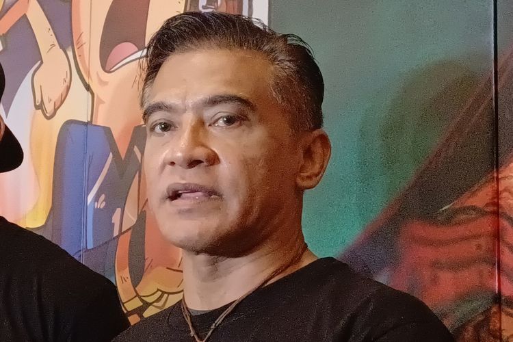 Aktor Donny Damara diwawancarai usai perilisan poster film animasi Panji Tengkorak, di Kemang, Jakarta Selatan, Senin (2/6/2025).