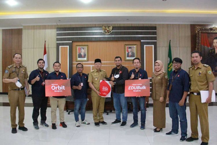 Gubernur Bengkulu Rohidin Mersyah menerima audiensi Branch Manager Telkomsel Bengkulu