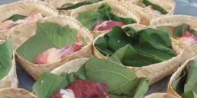 Plastik Mahal, Pemkot Batu Imbau Gunakan Besek dan Daun Pisang Saat Pembagian Daging Kurban Idul Adha