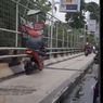 Pedestrian Jembatan Ranugrati Malang Digunakan Pengendara Motor, Dishub: Jalannya Sempit dan Macet