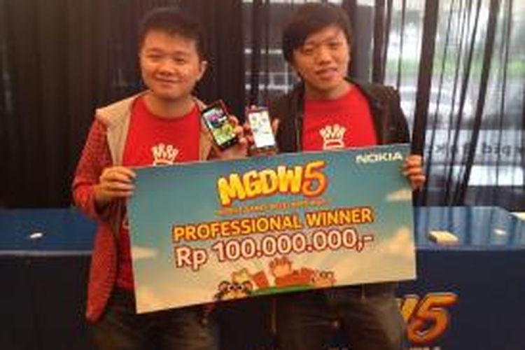 Kakak-beradik Eldwin Viriya dan Jefvin Viriya dari studio Own Games asal Bandung, menjadi juara Mobile Games Developer War ke-5 kategori profesional berkat game berjudul 