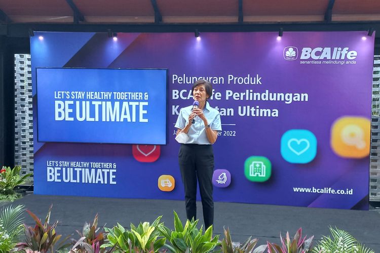 Presiden Direktur & Chief Executive Officer (CEO) BCA Life Christine Setyabudhi dalam konferensi pers peluncuran produk asuransi kesehatan BCA Life Perlindungan Kesehatan Ultima, Rabu (7/12/2022).