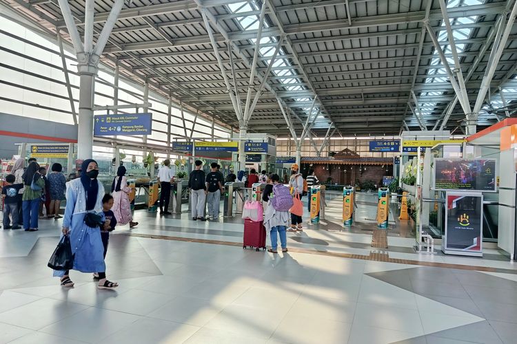 Arus Balik Lebaran, 7.708 Penumpang Tiba di Stasiun Bekasi Hari Ini