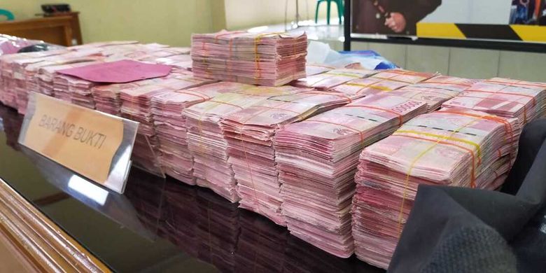 Rawan Uang Palsu Di Momen Lebaran Ini Cara Mengenalinya Halaman All Kompas Com