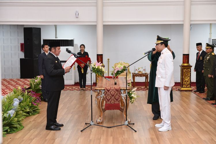 Gubernur Sumatera Selatan Herman Deru melantik Ahmad Usmarwi Kaffah sebagai Wakil Bupati Muara Enim sisa jabatan delapan bulan kedepan, Rabu (25/1/2023).
