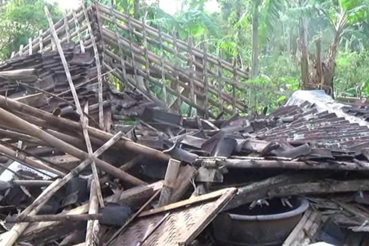 Angin Puting Beliung Terjang 4 Kabupaten di NTB, Puluhan Rumah Rusak