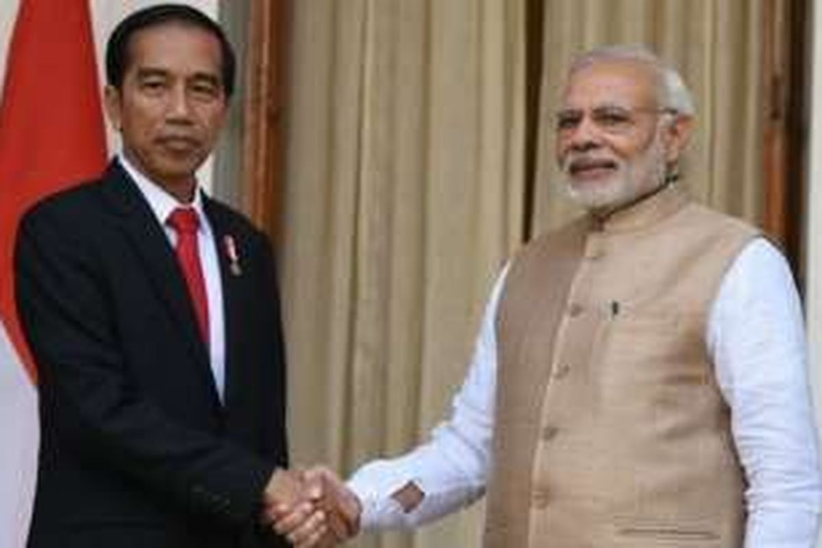 Presiden RI Joko Widodo dan Perdana Menteri India Narendra Modi saat bertemu di New Delhi, India, Senin (12/12/2016).