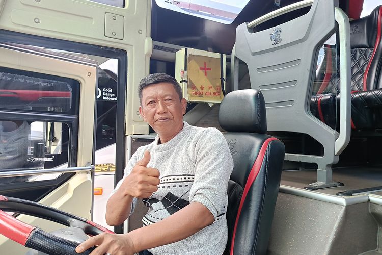 Zainal Ceritakan Suka Duka Jadi Sopir Bus AKAP, Ban Pecah, Lampu Mati, hingga Antar Penumpang ke RS
