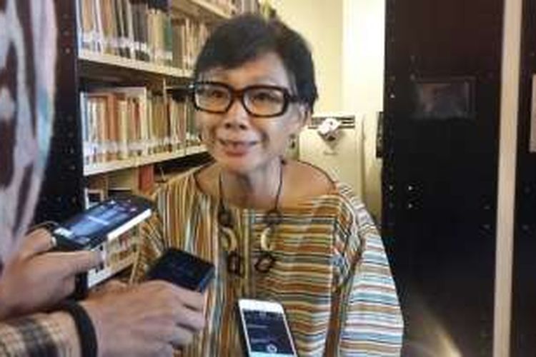 Mantan panitia seleksi pimpinan KPK, Natalia Subagyo, saat ditemui di
Kuningan, Jakarta Selatan, Kamis (11/2/2016).
