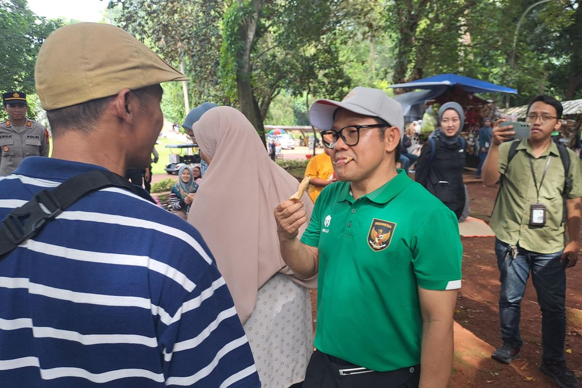 Libur Natal, Menko Cak Imin Olahraga Sambil Sapa Warga yang Piknik di Ragunan