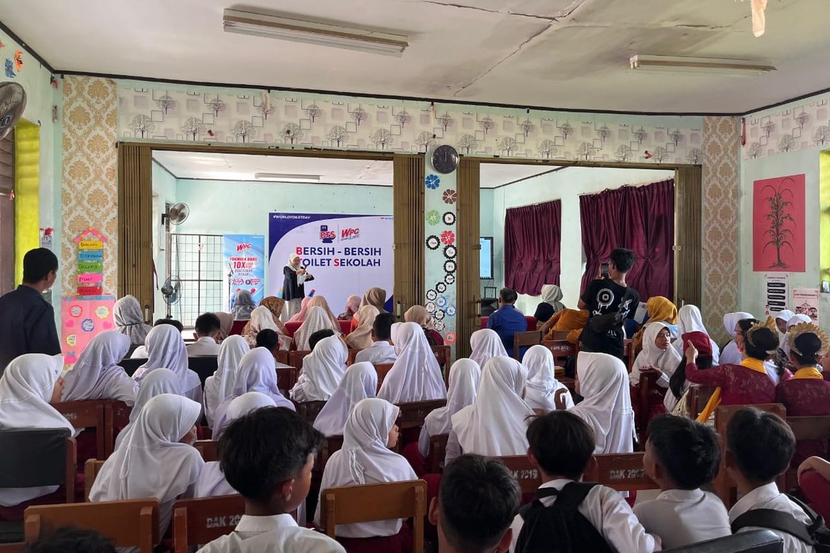 Wings Group Indonesia melalui Wings Care memberikan dukunga bagi program Green Toilets in Schools atau Gerakan Kebersihan Toilet Sekolah yang Ramah Lingkungan yang dijalankan Pemerintah Kabupaten Subang, Jawa Barat,