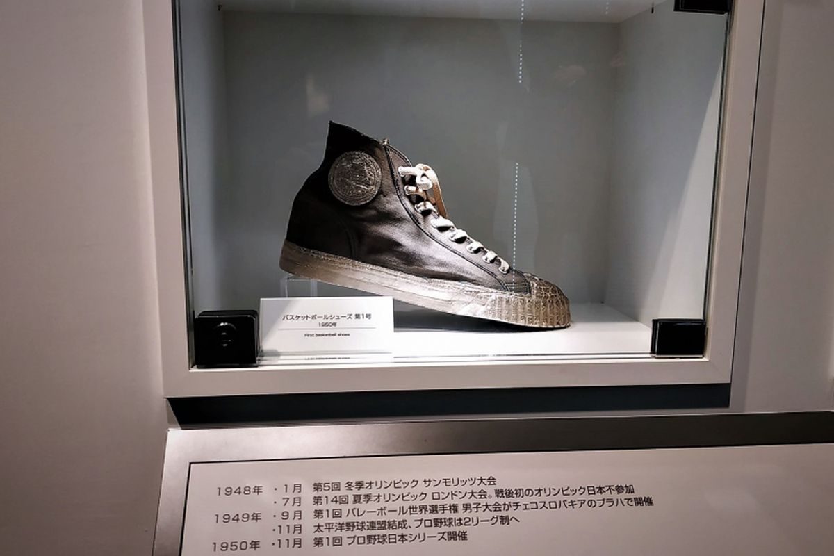 Sepatu pertama yang dibuat Kihachiro Onitsuka adalah sepatu basket ini.