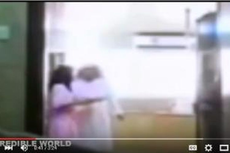 Seorang istri di Arab Saudi secara diam-diam merekam adengan suaminya menggoda pembantu rumah tangga mereka.