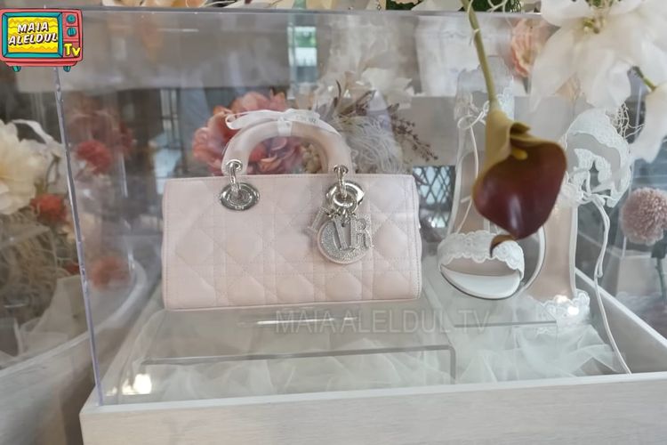 Seserahan lamaran El Rumi dan Syifa Hadju.