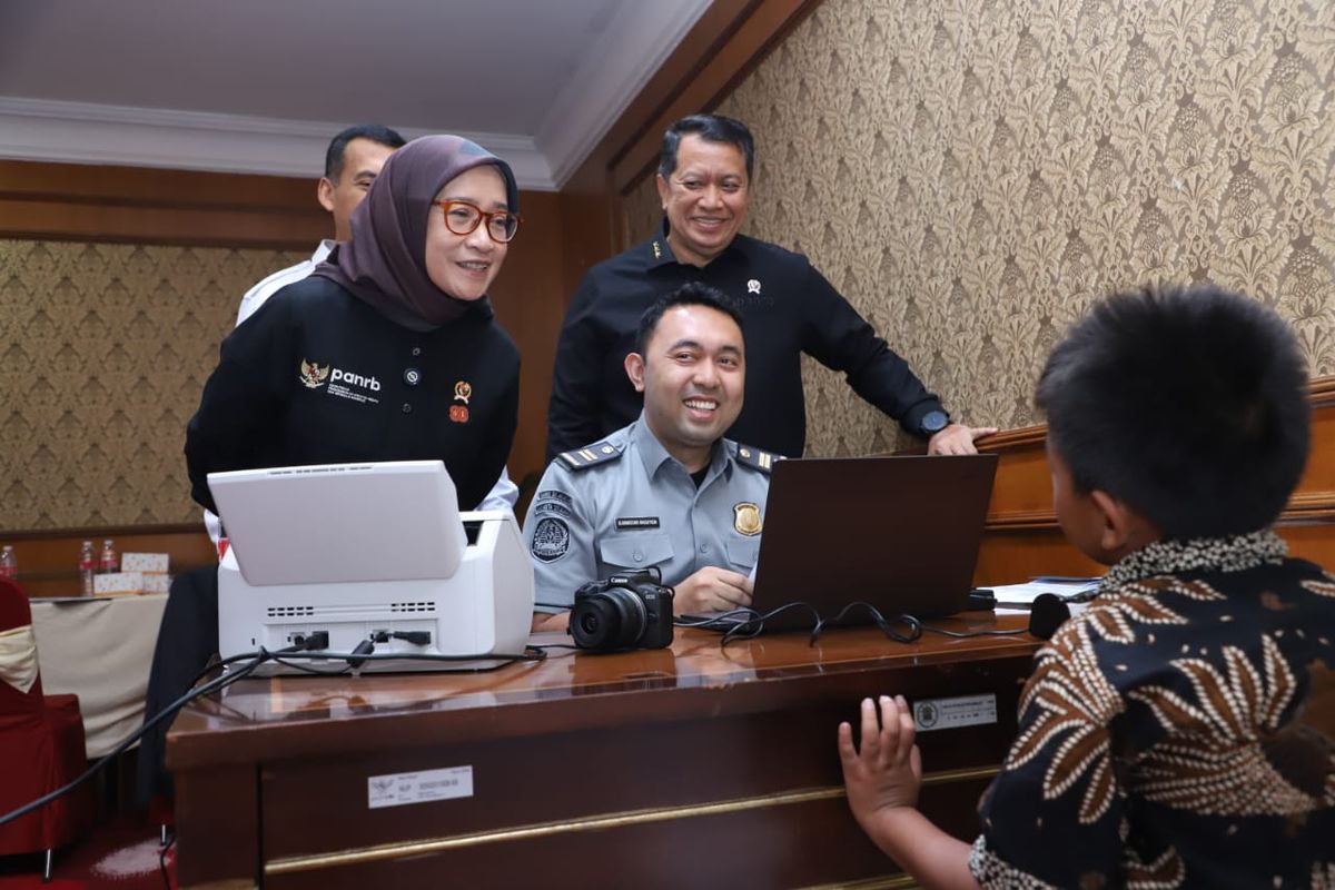 Menteri PANRB Rini Widyantini dalam acara Public Service Day di Kantor Kementerian PANRB, Selasa (19/8/2025).