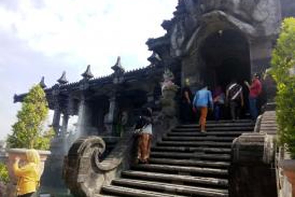 Monumen Perjuangan Rakyat Bali, Bajra Sandhi di Jalan Puputan Renon, Denpasar.