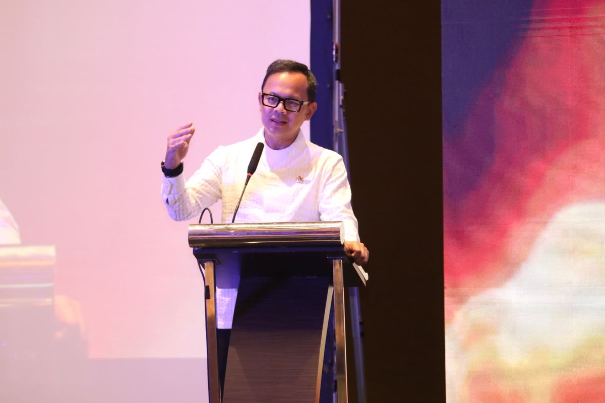 Wakil Menteri Dalam Negeri (Wamendagri) Bima Arya Sugiarto saat menjadi narasumber dalam Konferensi Nasional Pendanaan Ekologis 2025 dengan tema Memperkuat Tata Kelola Sumber Daya Alam Berkelanjutan dan Pendanaan Inovatif di Daerah: Peran Strategis Kemendagri dalam Agenda Perubahan Iklim? di Hotel Aryaduta, Jakarta, Selasa (5/8/2025).