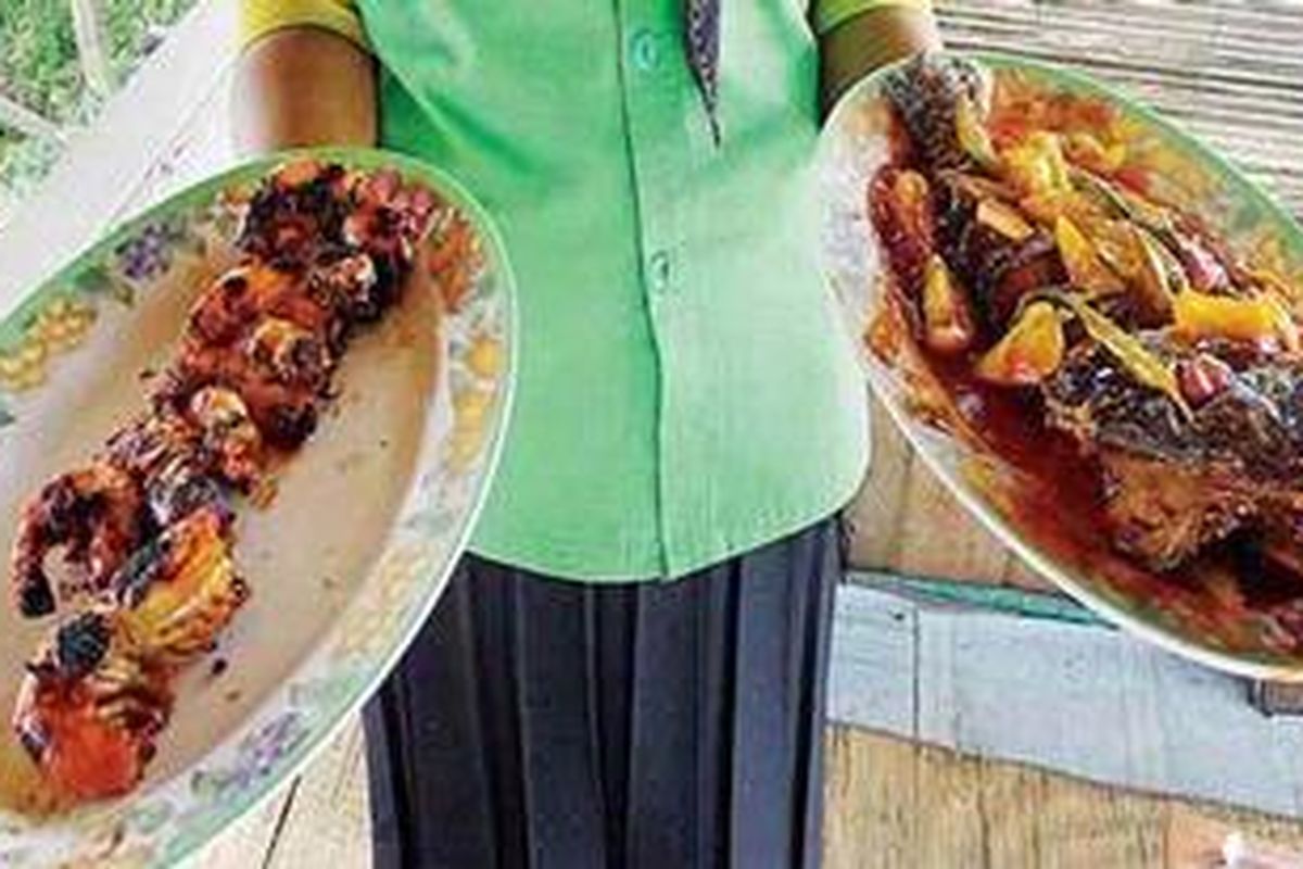 Udang galah bakar dan patin asam manis.