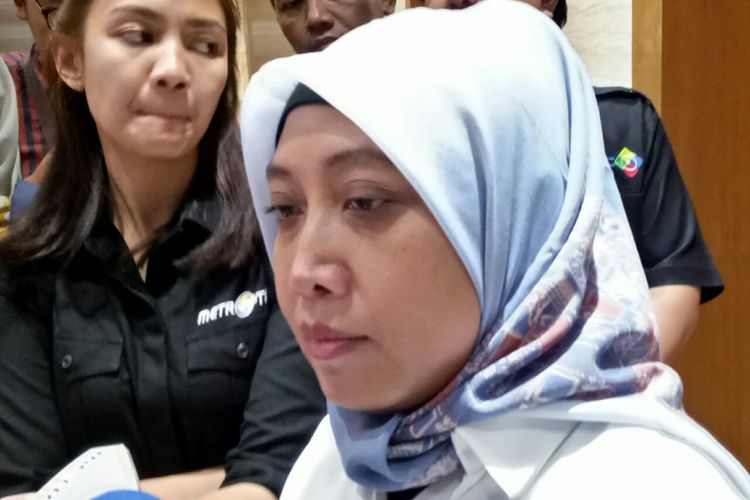 Pengamat Hukum Pidana Eva Achjani Zulfa di Kompleks Parlemen, Senayan, Jakarta