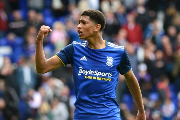 Pemain muda Birmingham City, Jude Bellingham, resmi bergabung dengan Borussia Dortmund.