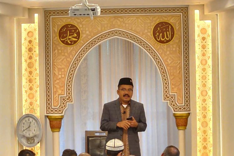 Pemikir Kebhinekaan Sukidi ketika berceramah di Masjid Indonesia Tokyo, Jepang, Jumat (7/4/2023) waktu setempat.