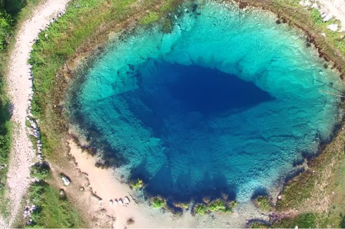 Keunikan Mata Air Glavas, Berbentuk Mata Biru Raksasa