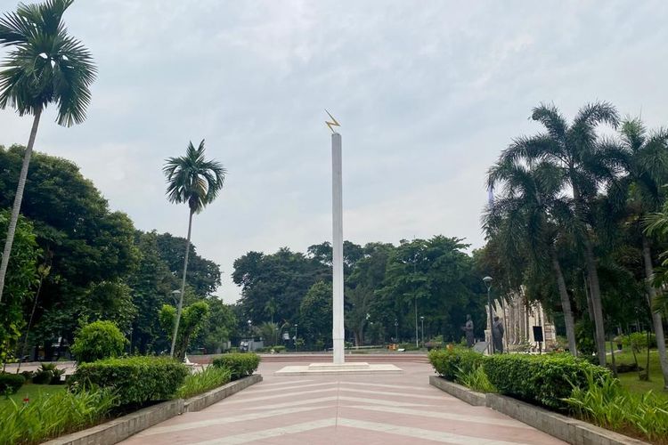 Tugu Petir atau Tugu Proklamasi di Taman Proklamasi, Jakarta Pusat. 