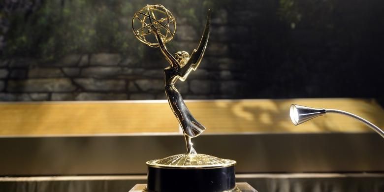Trofi Emmy Awards dipajang pada acara pembukaan karpet merah di Microsoft Theater, Los Angeles, California, Rabu (14/9/2016). Acara ini merupakan persiapan malam penganugerahan Emmy Awards ke-68 yang digelar pada Minggu (18/9/2016) malam. 
