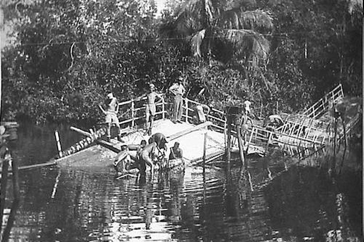 Jembatan di Sungai Hitam di Bengkulu yang dirusak untuk menghambat pergerakan pasukan kolonial tahun 1947