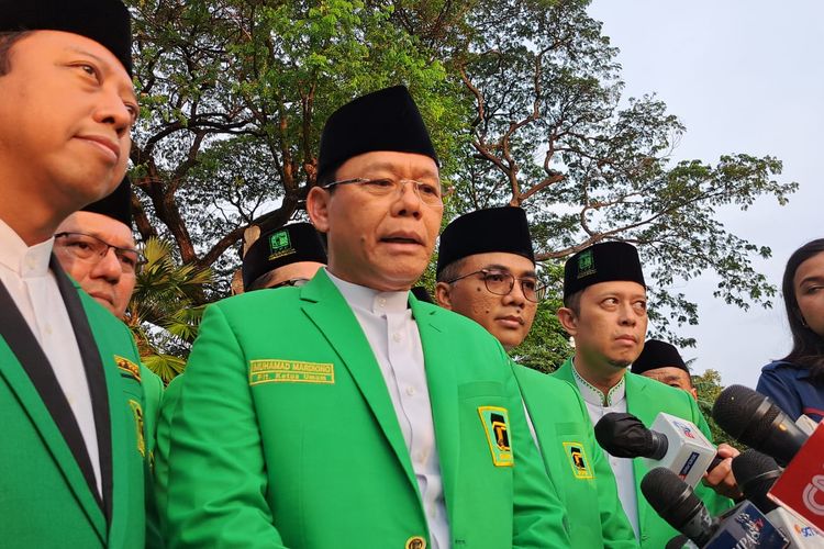 Plt Ketua Umum PPP Mardiono memberikan keterangan pers setelah bertemu dengan Presiden Joko Widodo di Istana Merdeka, Jakarta, Kamis (4/5/2023) sore.