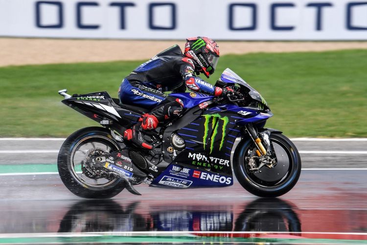 Fabio Quartararo saat berlaga pada MotoGP San Marino 2021. (Photo by ANDREAS SOLARO / AFP)