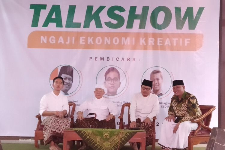 Putra sulung Presiden Jokowi, Gibran Rakabuming Raka dalam acara talkshow ngaji ekonomi kreatif di Ponpes Al Muayyad Solo, Jawa Tengah, Sabtu (26/10/2019).