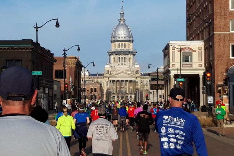 Suasana Lincoln Presidential Half Marathon yang diselenggarakan di Springfield, Illinois, Amerika Serikat, Sabtu (6/4/2019). 
