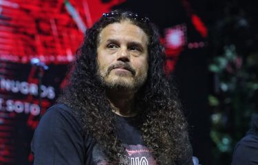 Penyanyi Jeff Scott Soto memuji kemampuan drummer Dewa 19, Agung Gimbal, yang sukses membawakan lagu Rosanna dengan baik.